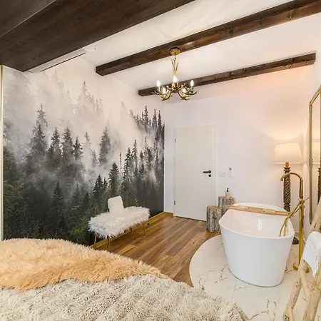 Mountain & Sunset View - Bathtub - Underground Parking Apartment *